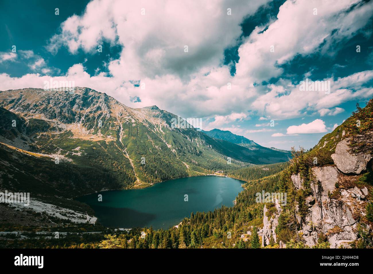 Parc national de Tatra, Pologne. Célèbre lac des montagnes Morskie Oko ou lac Sea Eye en été. Vue de dessus du magnifique paysage du lac Tatras en polonais Banque D'Images