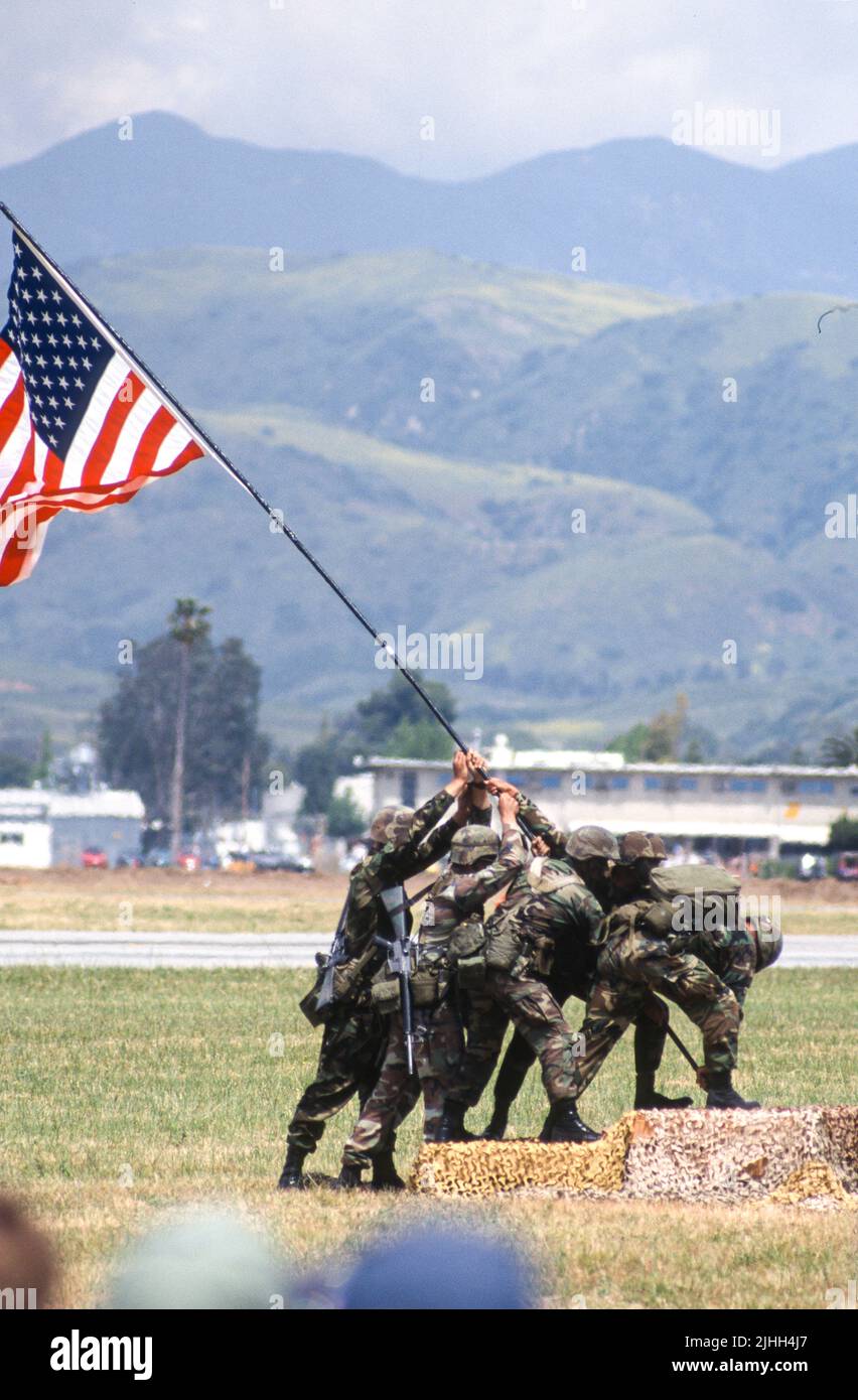 Etats-Unis Marines repromulgue le drapeau levant sur Iwo Jima à bord du MCAS El Toro. Banque D'Images