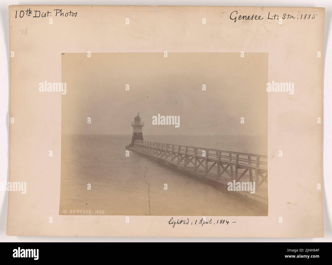 NY - Genesee. Genesee Light Station, New York. 1 avril 1884 éclairé. Banque D'Images