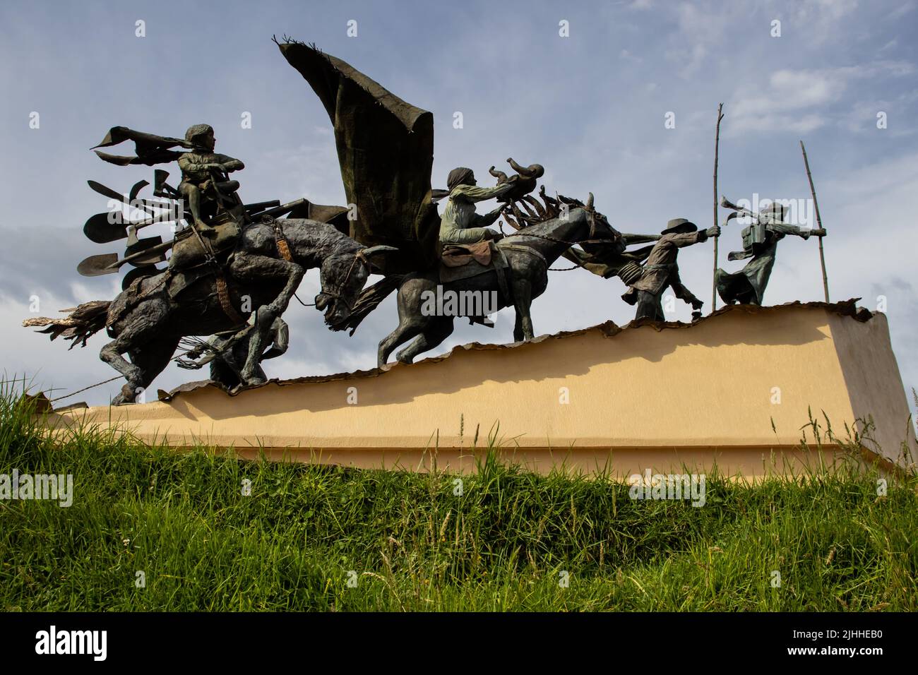 MANIZALES, COLOMBIE - MAI 2022 : monument aux colonisateurs créé par l'artiste Luis Guillermo Vallejo avec la technique de moulage de bronze de sable Banque D'Images