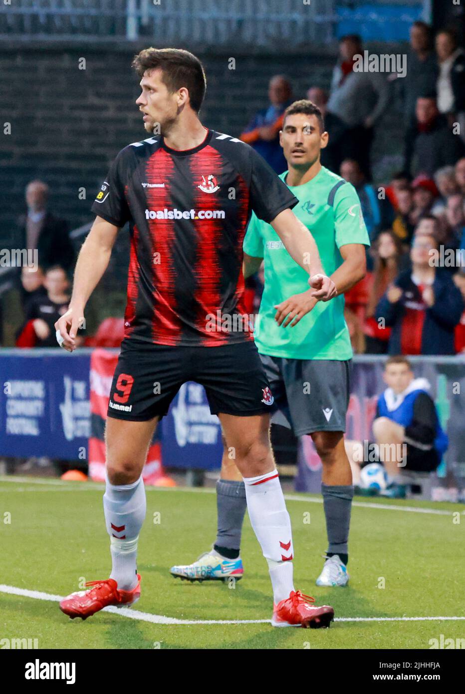 Seaview, Belfast, Irlande du Nord, Royaume-Uni. 14 juillet 2022. Première partie de qualification de la Ligue des conférences de l'UEFA (deuxième partie) – Crusaders 3 Magpies 1. Adam Lecky, joueur de football des croisés (9). Banque D'Images