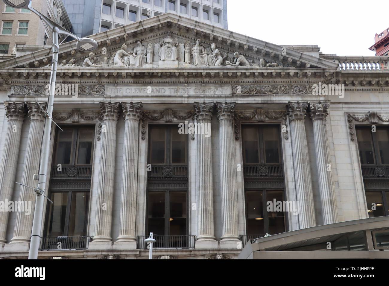 L'ancien bâtiment de la Cleveland Trust Company, sur l'avenue Euclid, est maintenant le supermarché et le magasin gastronomique Heinen, Cleveland, juin 2022. Banque D'Images