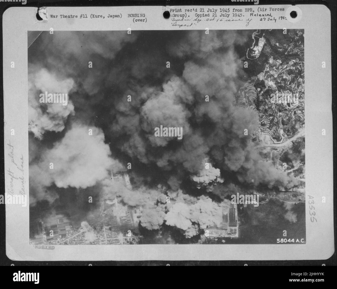 L'usine navale de Hiro à Kure, au Japon, pendant la grève de 5 mai 1945. Banque D'Images