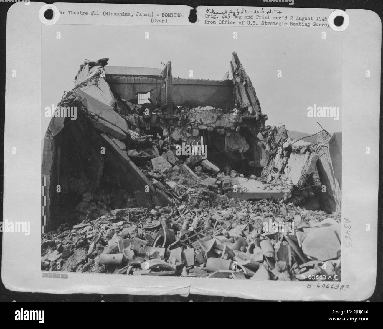 Bombe atomique dommages à l'entrepôt de Suzuki Sugar Company, Hiroshima, Japon. 8 novembre 1945. Banque D'Images