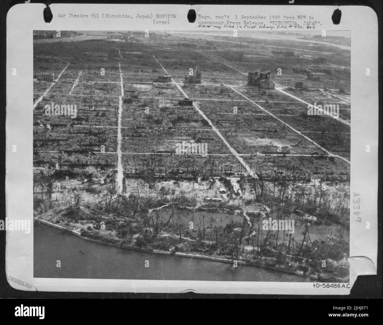 Voici Une vue d'Hiroshima, au Japon, montrant la destruction totale résultant de la chute de la première bombe atomique, 6 août 1945. Banque D'Images