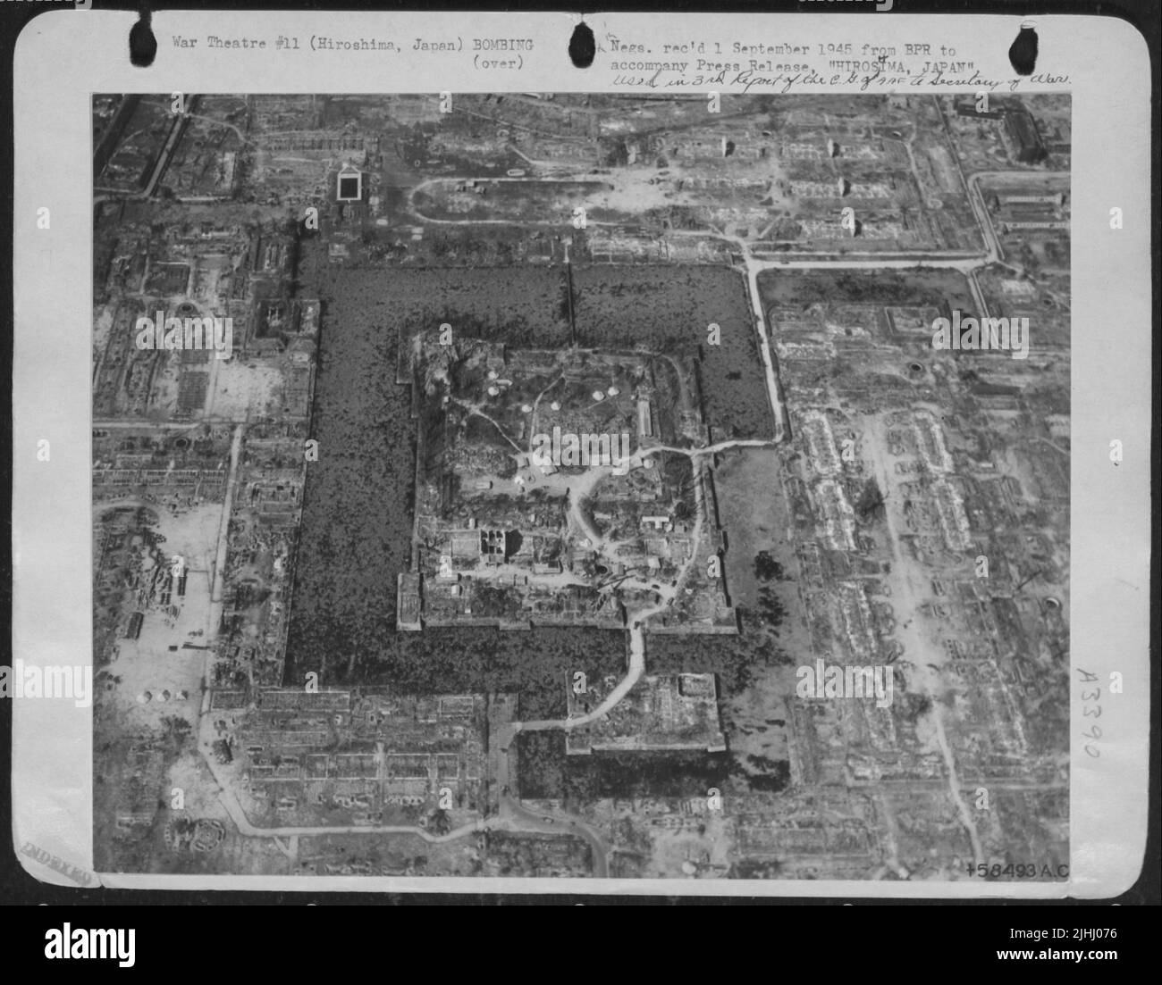 Voici Une vue d'Hiroshima, Japon montrant la destruction totale résultant de la chute de la première bombe atomique, 6 août 1945. Banque D'Images