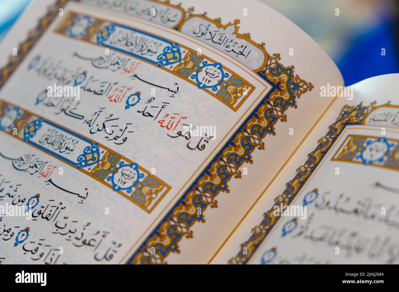 fermeture de la page de livre ouverte de quran Banque D'Images