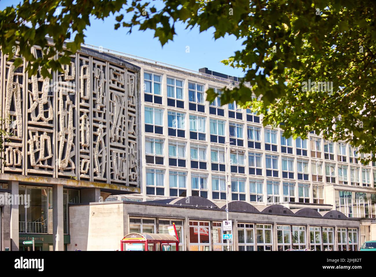 Œuvres d'art modernistes sur le génie mécanique Woodhouse, Université de Leeds Banque D'Images