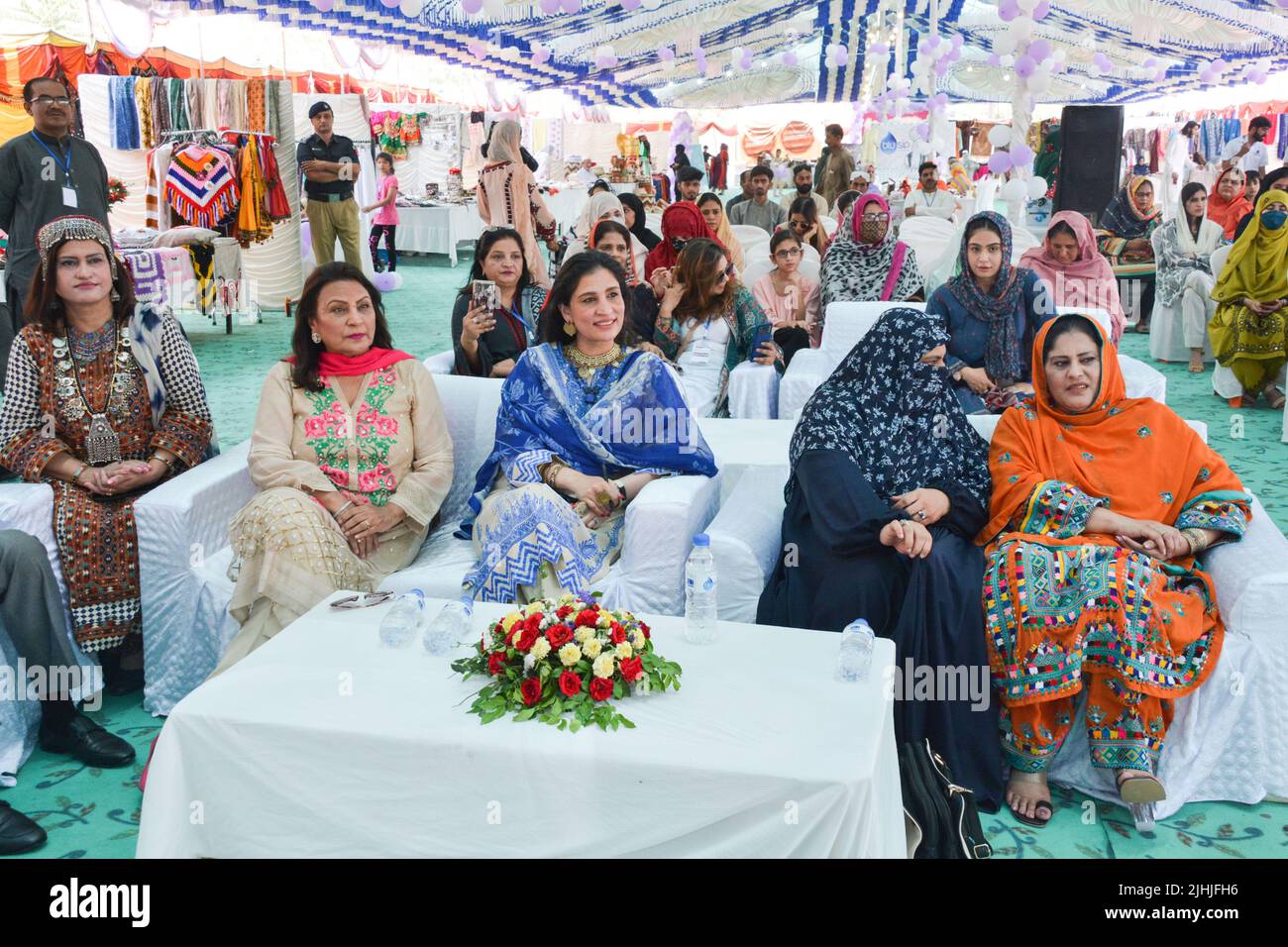 Quetta, Pakistan. 02-03 2022 juillet : femmes entrepreneurs participant à la cérémonie de l'exposition des femmes. Organisé par le Doch Private au Baloutchistan Banque D'Images