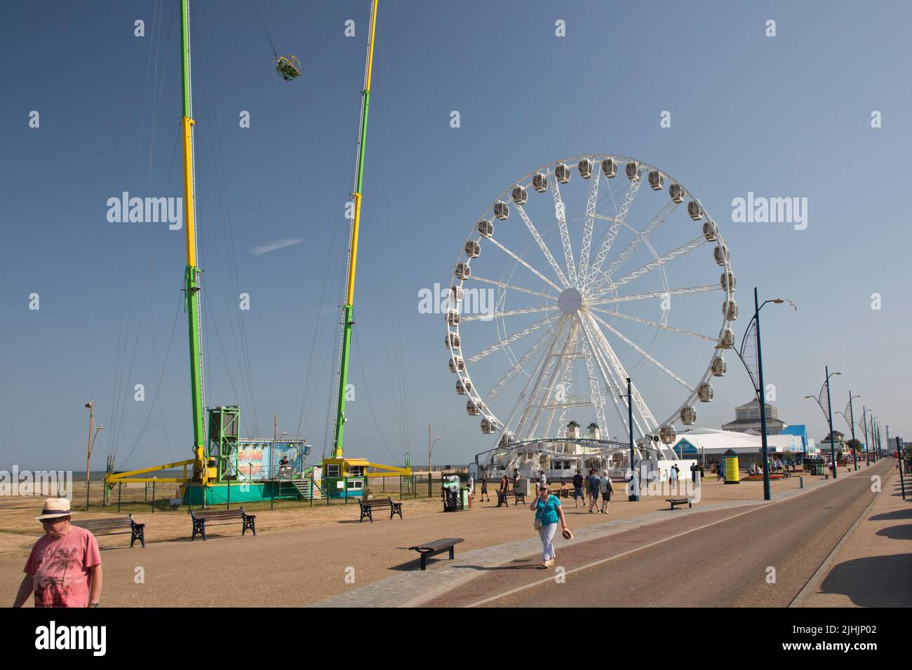 18th juillet 2022. Onde de chaleur britannique, Great Yarmouth. Les visiteurs du Golden Mile de Great Yarmouth ne se sont pas découragés par la chaleur de profiter des nombreuses attractions du complexe. Banque D'Images