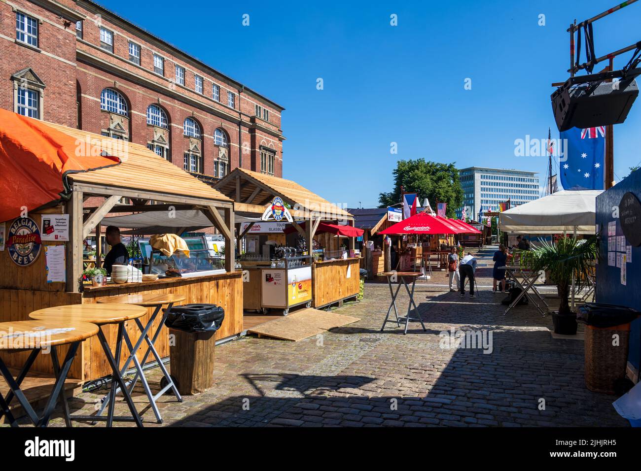 Kiel, Allemagne, 2022 juin - semaine Kiel 2022 tôt dans la matinée, un point fort de la semaine Kiel, des plats internationaux et des boissons sont proposés ici. Veille culturelle Banque D'Images