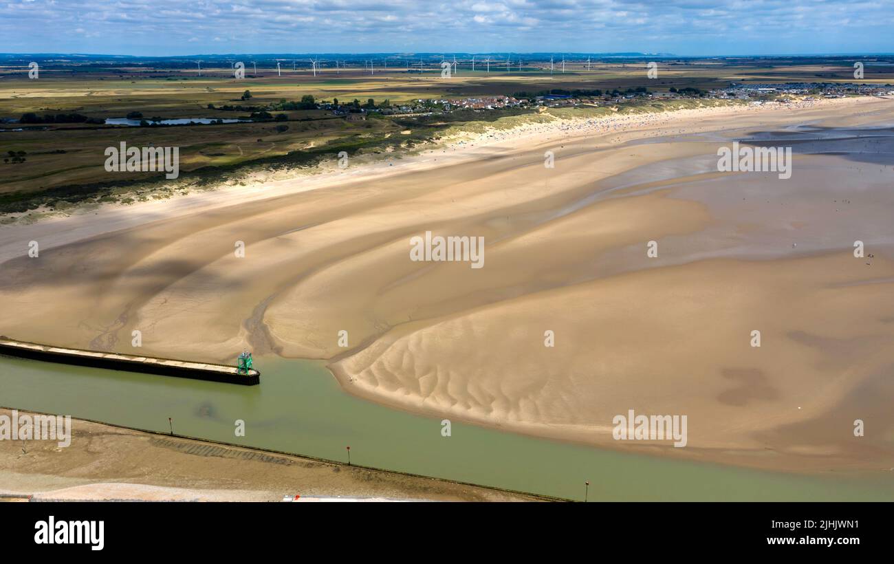 Vues aériennes sur Rye Harbour, East Sussex, y compris l'estuaire de la rivière Rother, Camber Sands et le parc éolien Little Cheyne court. Banque D'Images