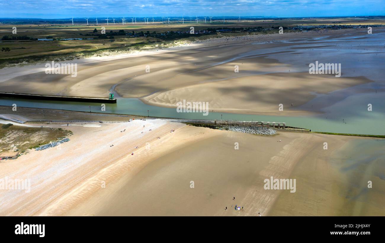 Vues aériennes sur Rye Harbour, East Sussex, y compris l'estuaire de la rivière Rother, Camber Sands et le parc éolien Little Cheyne court. Banque D'Images
