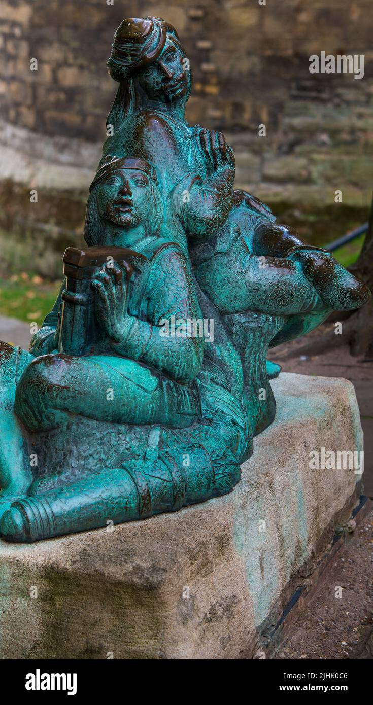 Alan-a-Dale et Will Scarlet de la légende de Robin des Bois à l'extérieur du château de Nottingham. Banque D'Images