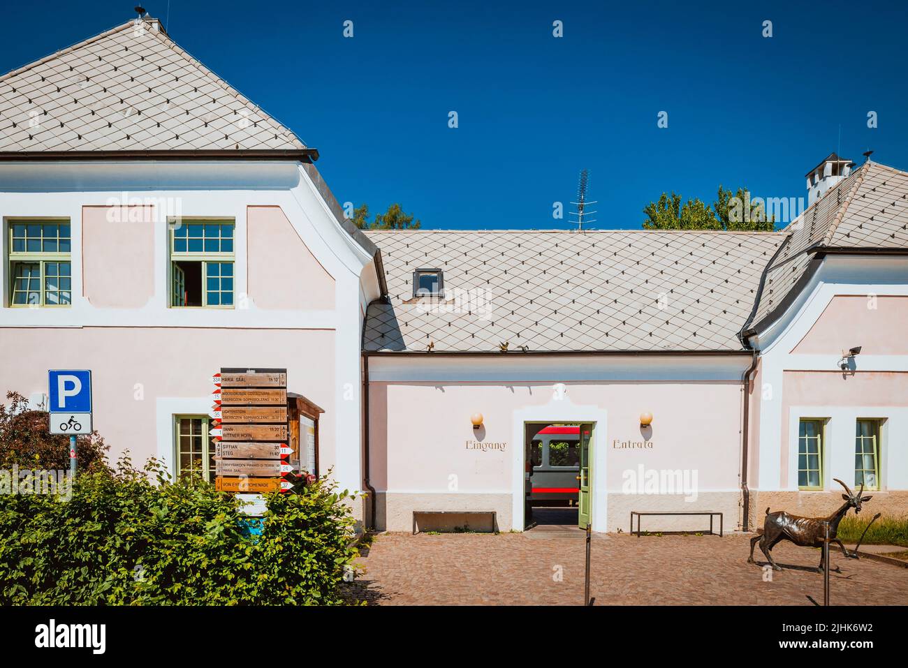 Gare de Ritten. Collalbo, Klogenstein en allemand, est une fraction, et siège de la mairie, de la commune italienne dispersée de R Banque D'Images
