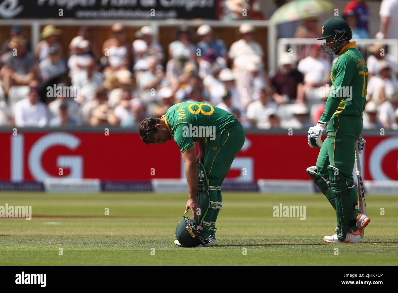 Janneman Malan, d'Afrique du Sud, réagit après avoir été frappé par une balle de Ben Stokes en Angleterre lors du match de la série d'un jour du Royal London entre l'Angleterre et l'Afrique du Sud au Seat unique Riverside, Chester le Street, le mardi 19th juillet 2022. (Credit: Mark Fletcher | MI News) Credit: MI News & Sport /Alay Live News Banque D'Images