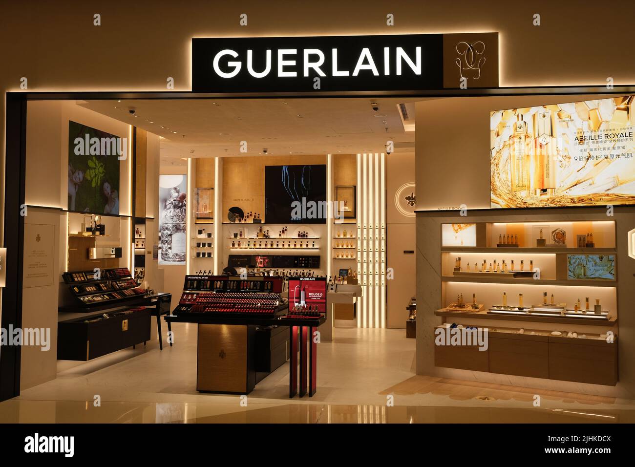 Guerlain logo Banque de photographies et d'images à haute résolution - Alamy