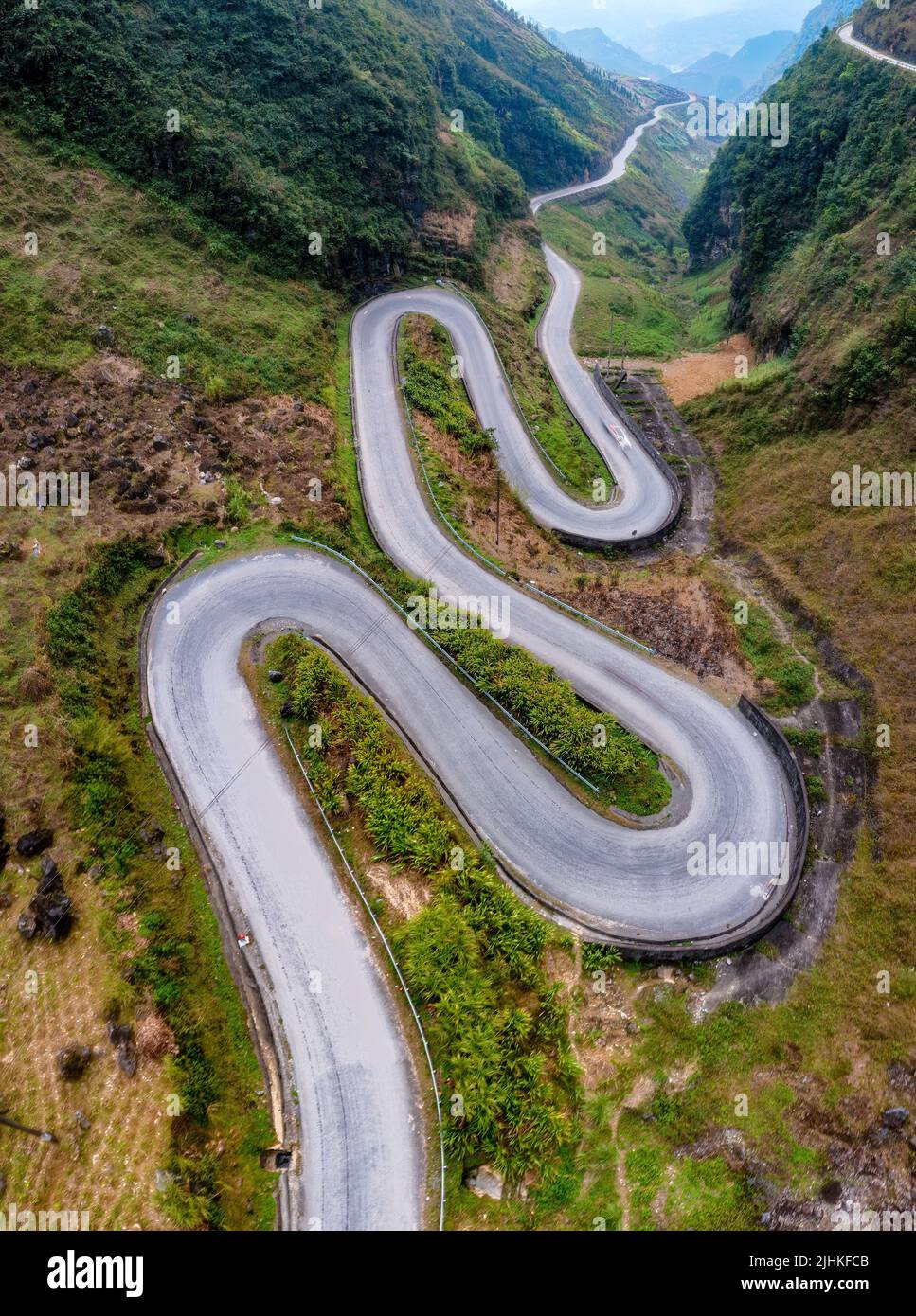 Tham Ma passe à Ha Giang depuis la vue aérienne au coucher du soleil Banque D'Images