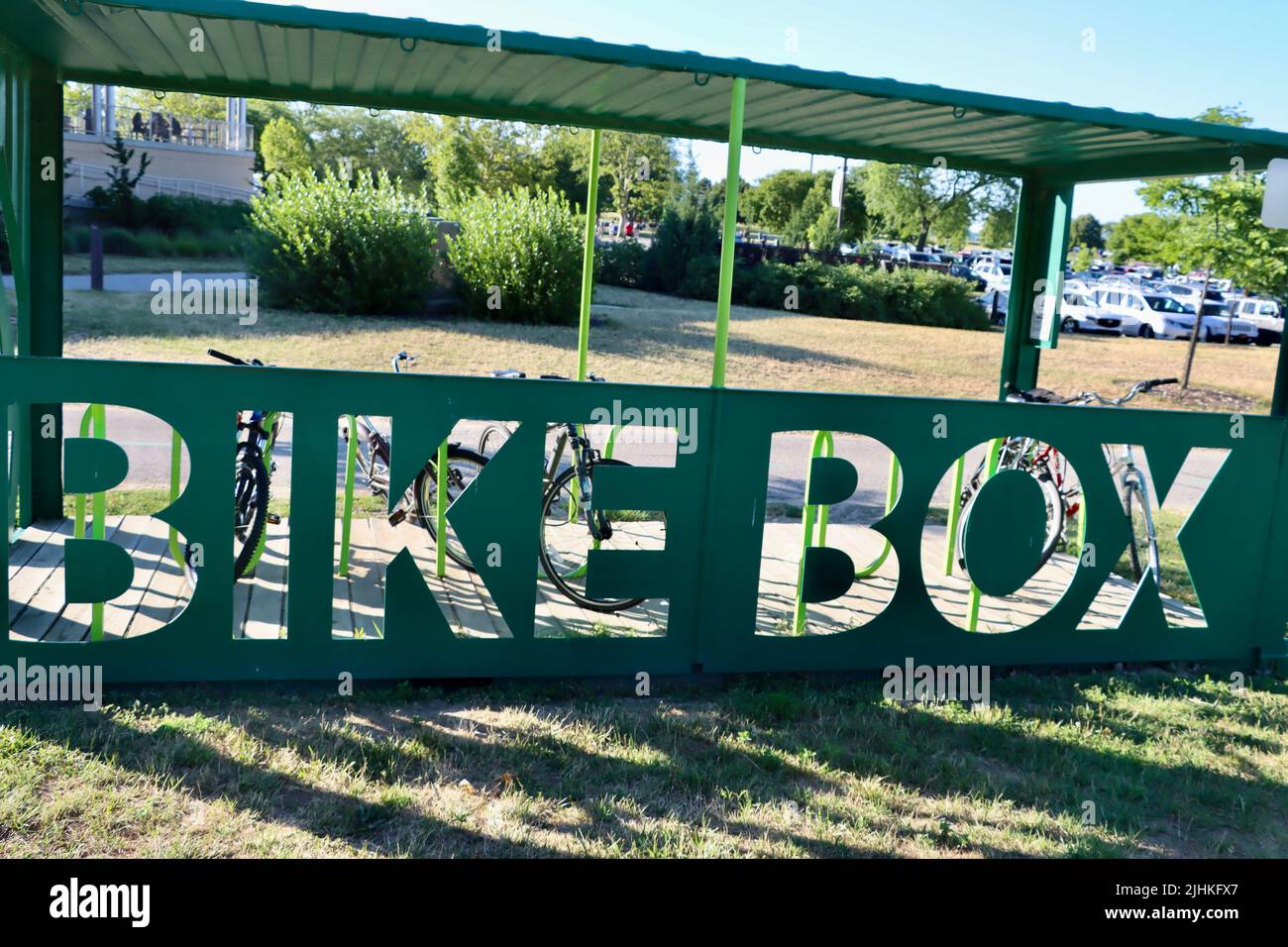 Boîte à vélos pour les amateurs de plage à Edgewater Beach à l'ouest du centre-ville de Cleveland, juin 2022 Banque D'Images