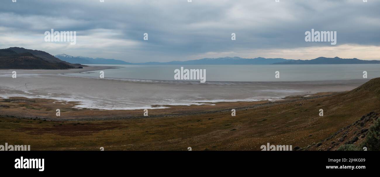 Vue sur Great Salt Lake au parc national d'Antelope Island, Utah Banque D'Images