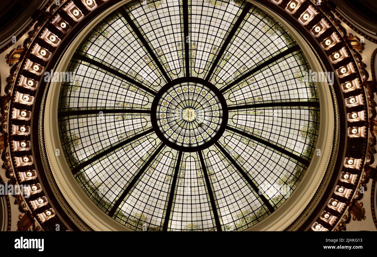 L'ancien bâtiment de la Cleveland Trust Company, sur l'avenue Euclid, est maintenant le supermarché et le magasin gastronomique Heinen, Cleveland, juin 2022. Banque D'Images