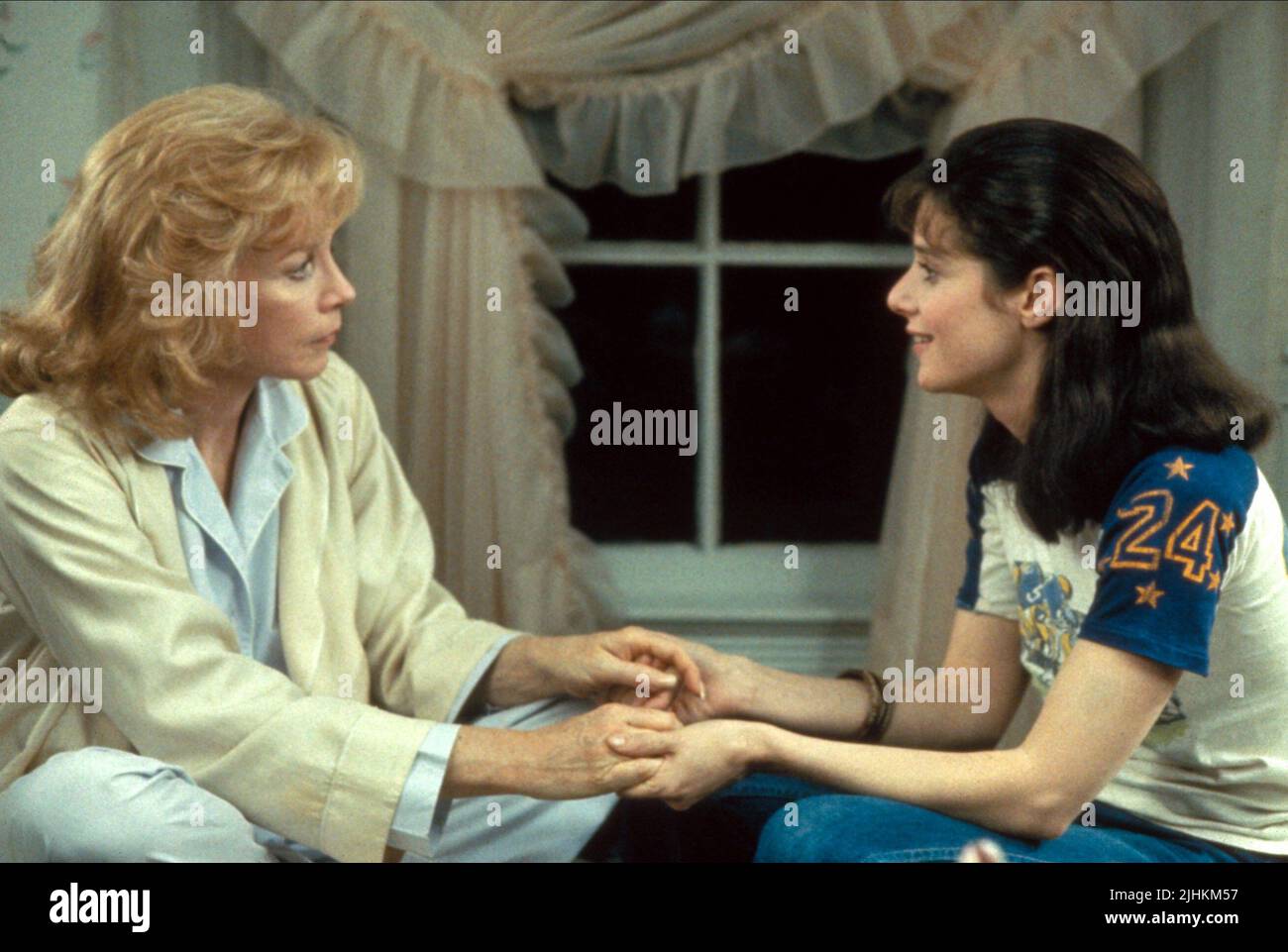 SHIRLEY MACLAINE, Debra Winger, TERMES D'AFFECTION, 1983 Banque D'Images