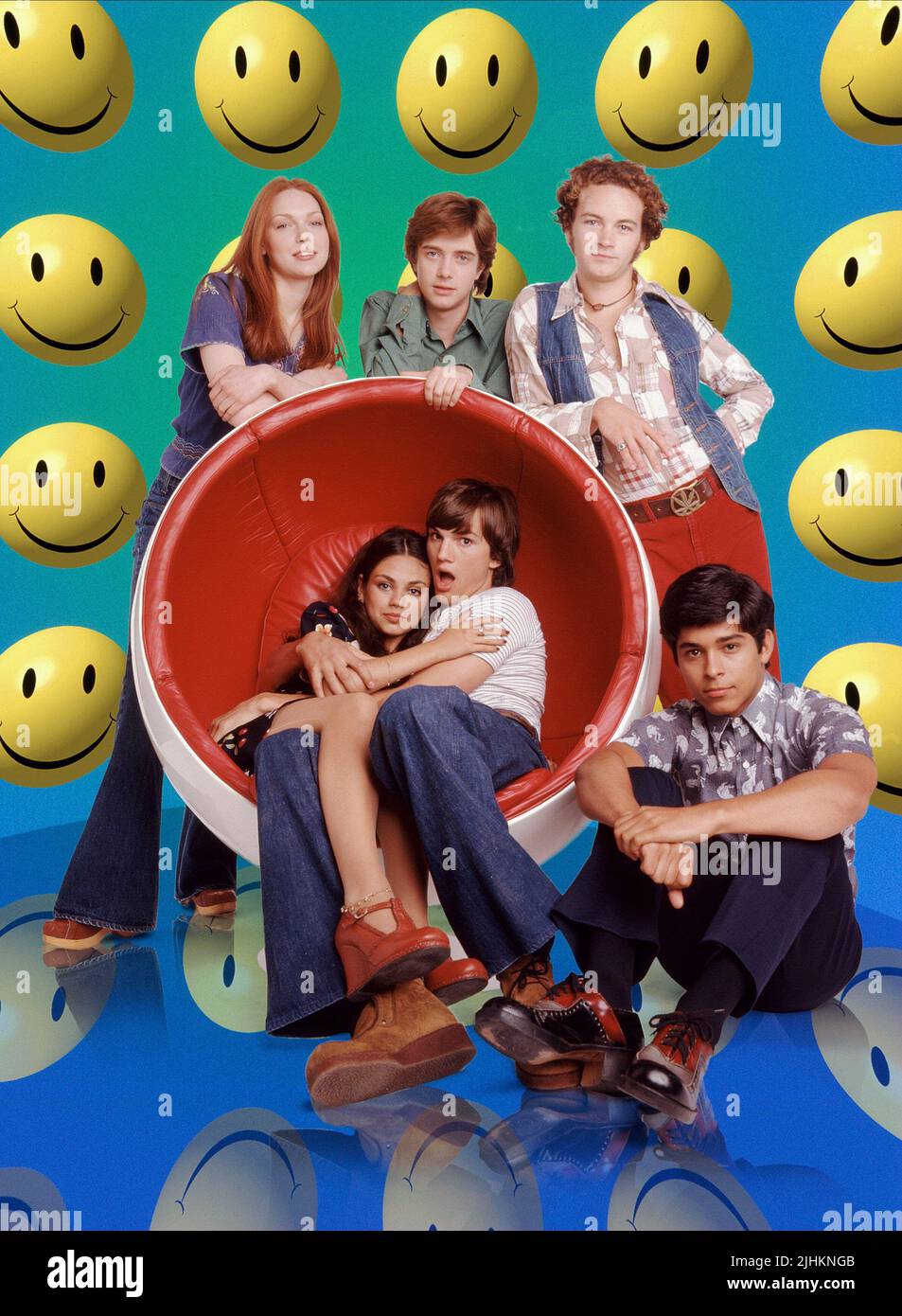 MILA KUNIS, ASHTON KUTCHER, WILMER VALDERRAMA, LISA ROBIN KELLY, TOPHER GRACE, DANNY MASTERSON, CE SPECTACLE '70S, 1998 Banque D'Images