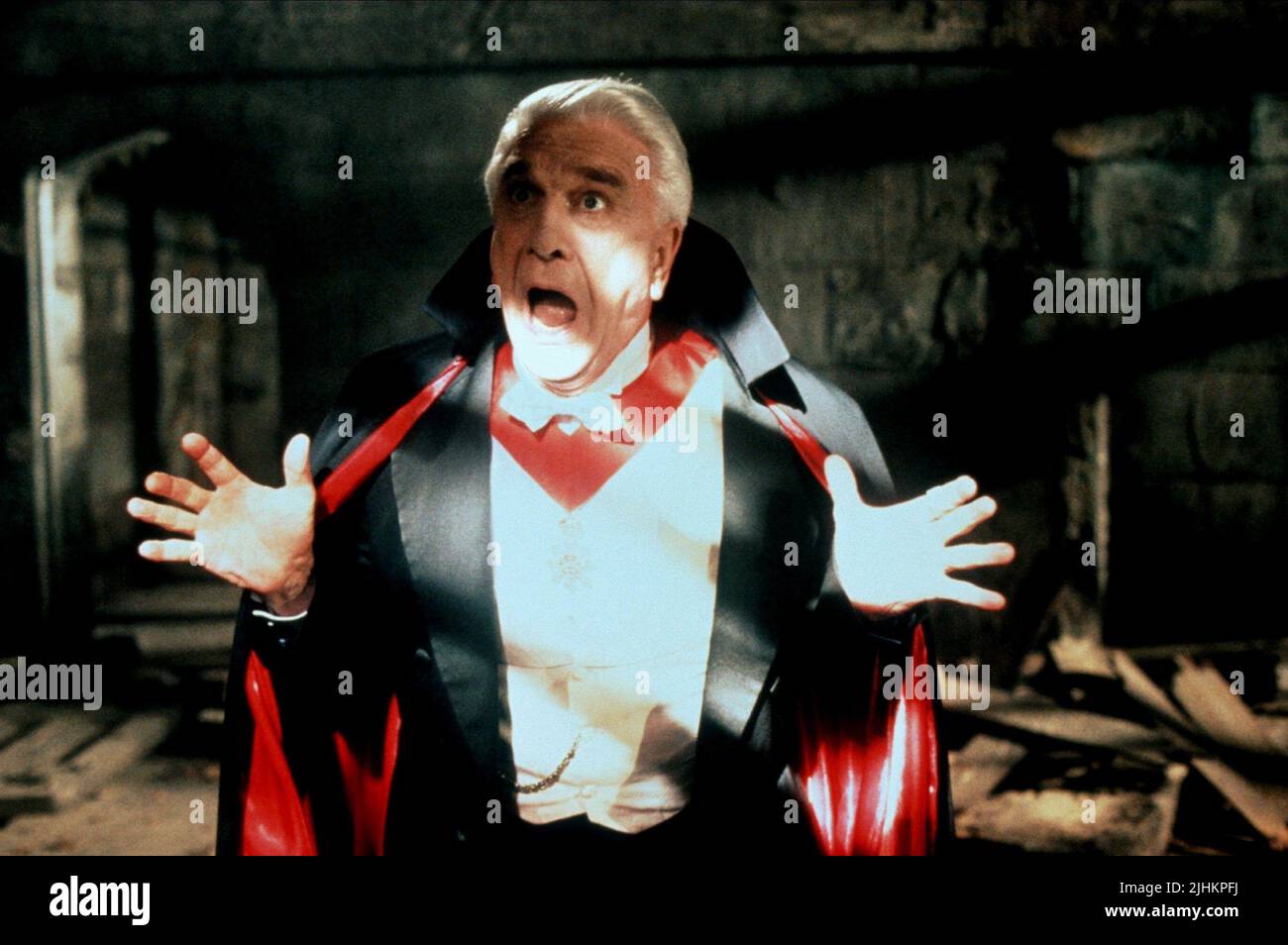 LESLIE NIELSEN, DRACULA : mort et en l'aimant, 1995 Banque D'Images