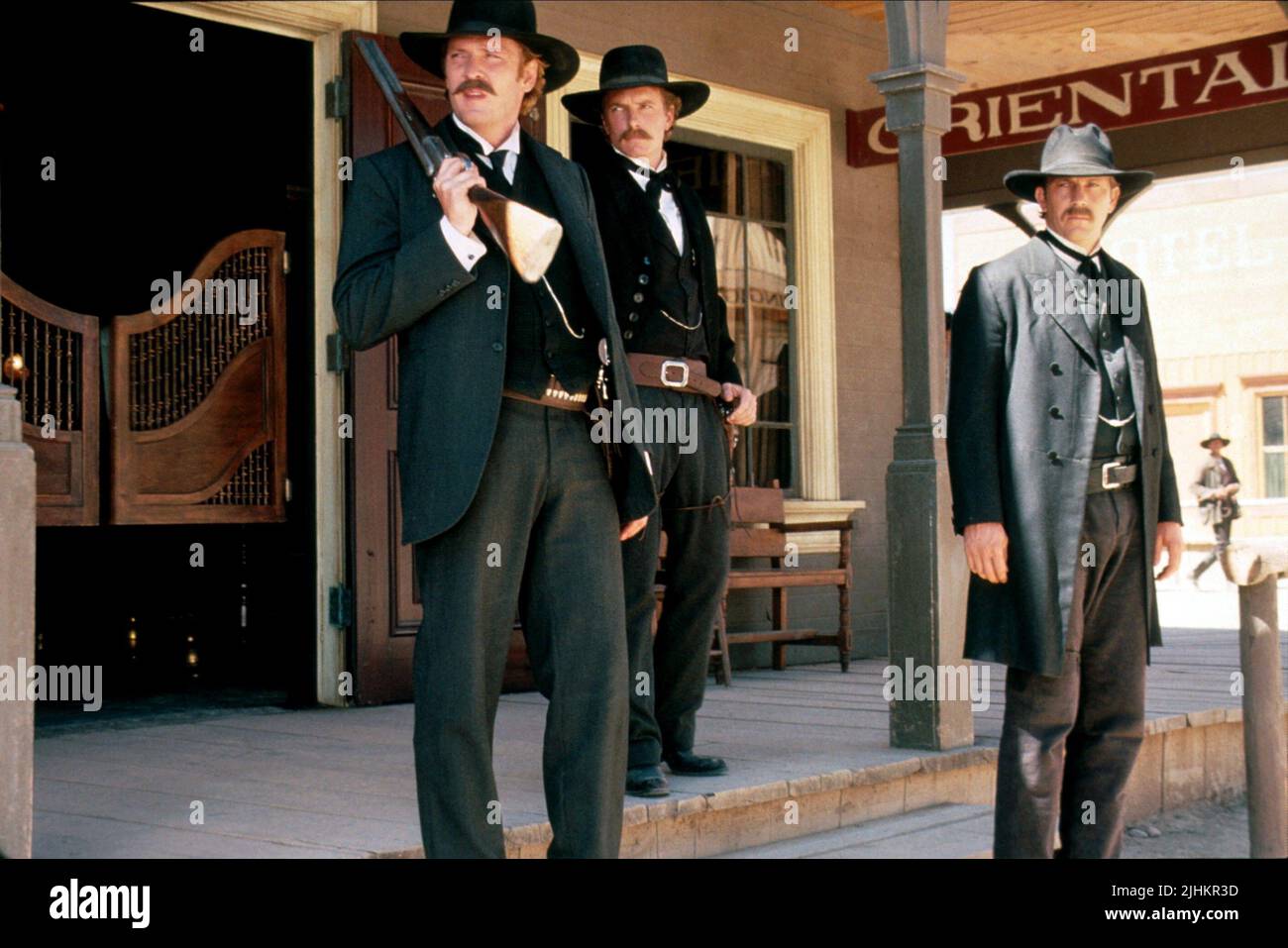 MICHAEL MADSEN, LINDEN ASHBY, Kevin Costner, Wyatt Earp, 1994 Banque D'Images