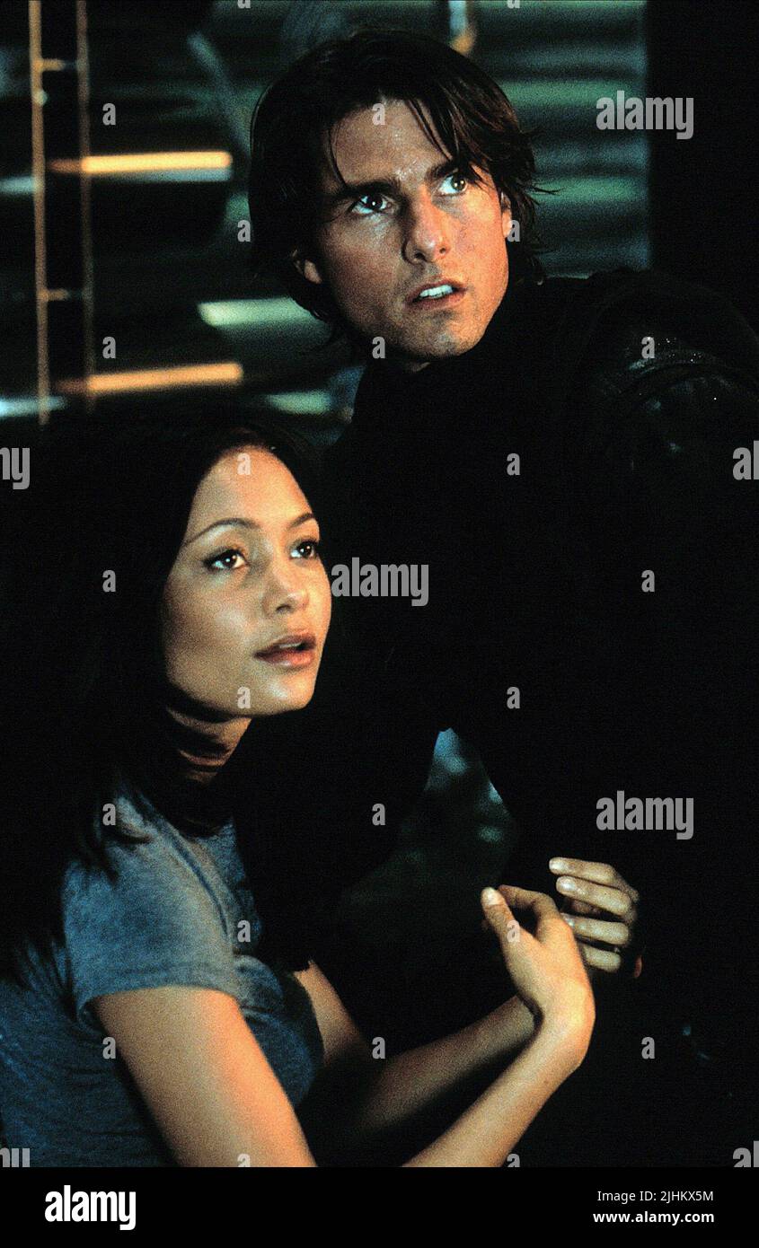 THANDIE NEWTON, TOM CRUISE, MISSION : IMPOSSIBLE II, 2000 Banque D'Images