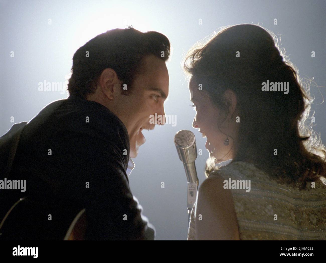JOAQUIN PHOENIX, Reese Witherspoon, WALK THE LINE, 2005 Banque D'Images