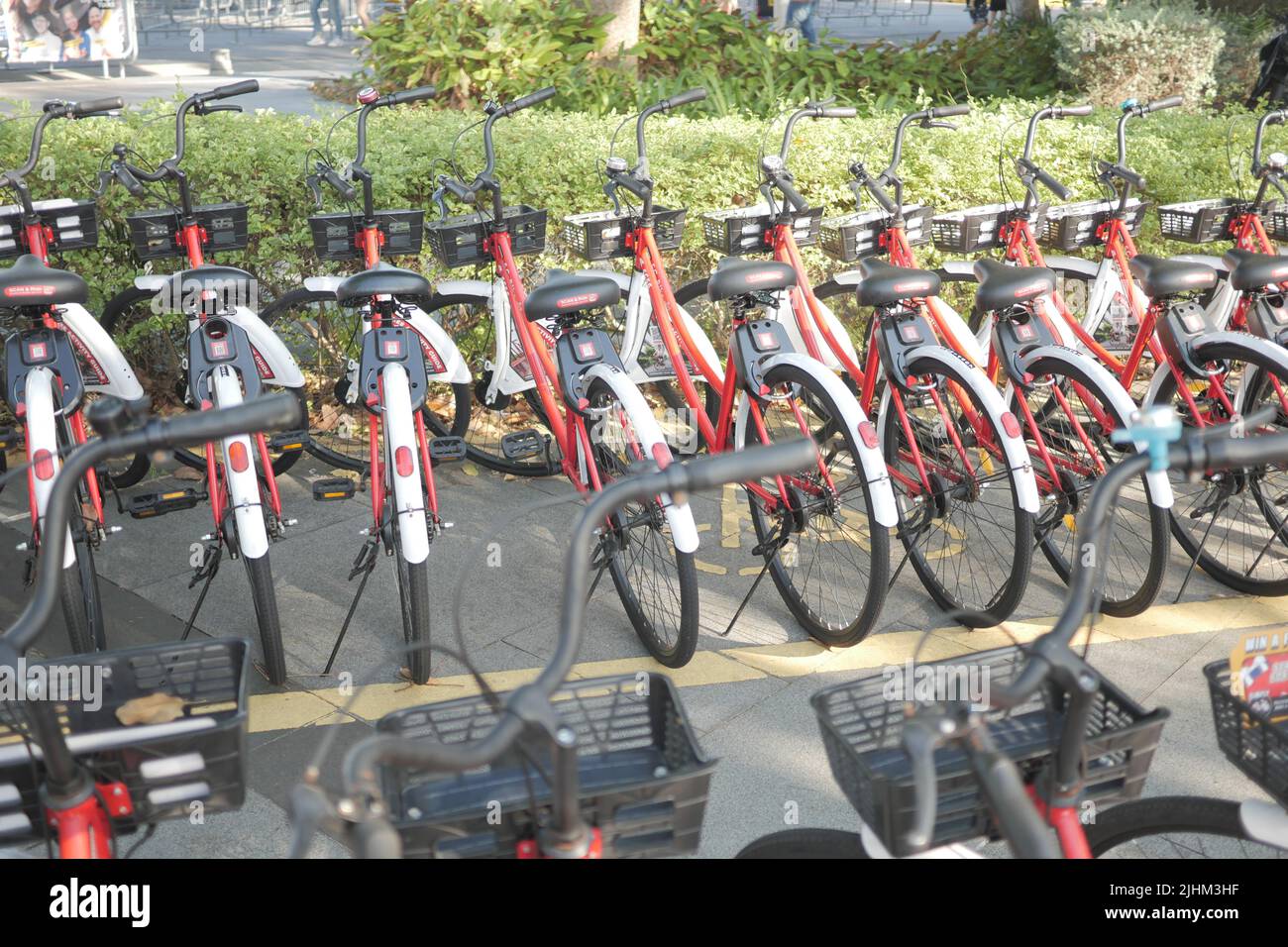 Singapore Marina Bay 1 juin 2022, rangée de vélos de stationnement dans la région de Marina Bay Banque D'Images