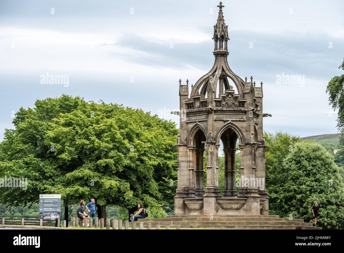 Yorkshire, 12 juillet 2022 : la fontaine du mémorial cavendish à l'abbaye de Bolton, près de Skipton Banque D'Images