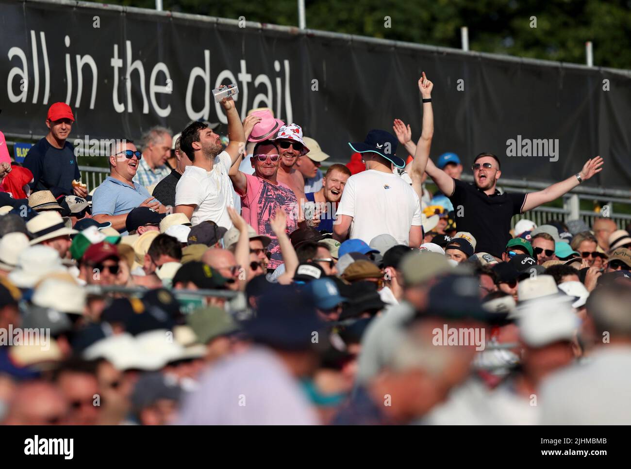 La foule lors du match de la série d'un jour du Royal London entre l'Angleterre et l'Afrique du Sud au Seat unique Riverside, Chester le Street, le mardi 19th juillet 2022. (Credit: Chris Booth | MI News) Credit: MI News & Sport /Alay Live News Banque D'Images