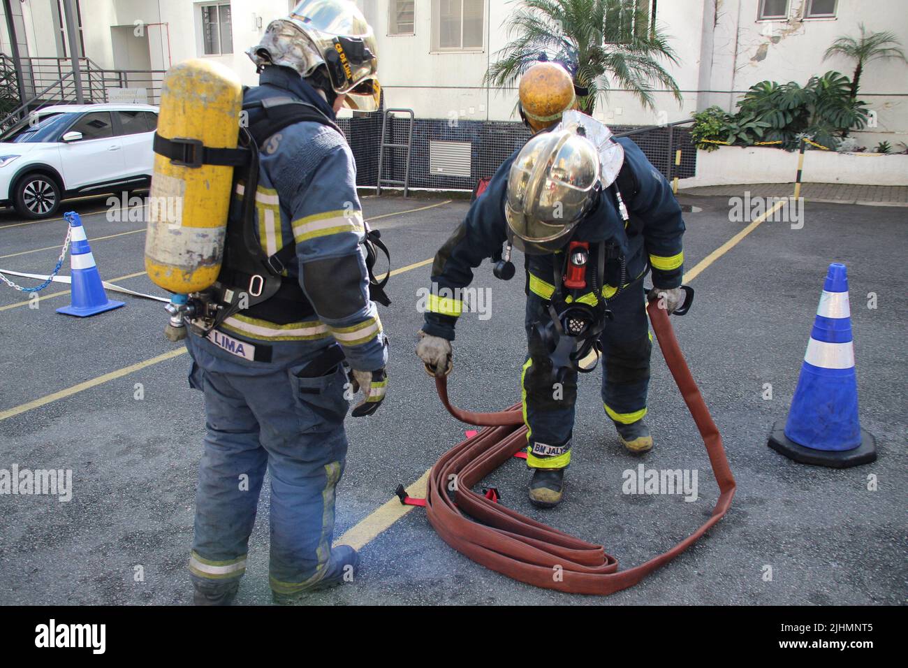 19 juillet 2022, Curitiba, Parana, Brésil : (INT) la Défense civile du Brésil effectue des exercices d'urgence dans les hôpitaux de la ville de Curitiba. 19 juillet 2022, Curitiba, Parana, Brésil: La Défense civile effectue des simulations d'exercice d'urgence dans les hôpitaux de Sao Vicente et Cruz Vermelha, tous deux situés sur la rue Vicente Machado, dans le centre-ville de Curitiba, mardi (19). En plus de la défense civile de Curitiba, ils participent à l'action des équipes du Service des incendies, de la Garde municipale, de Setran et du Service mobile de soins d'urgence (Samu). Les travaux impliquent des véhicules, avec l'utilisation de sirènes. Pati Banque D'Images