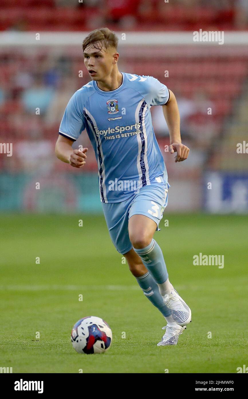 Callum Doyle de Coventry City pendant le match amical d’avant-saison au Poundland Bescot Stadium, Walsall. Date de la photo: Mardi 19 juillet 2022. Banque D'Images