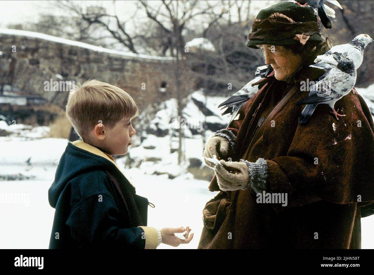 MACAULAY CULKIN, BRENDA FRICKER, Home Alone 2 : LOST IN NEW YORK, 1992 Banque D'Images