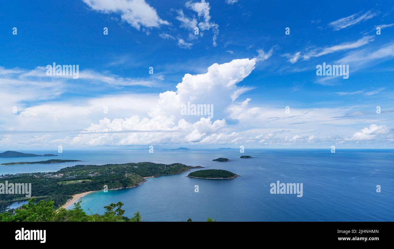 Paysage vue paysage point de vue Phahindum point de vue populaire à Phuket Thaïlande point de vue pour voir le cap promthep, la plage de Naiharn et la plage de yanui beautifu Banque D'Images