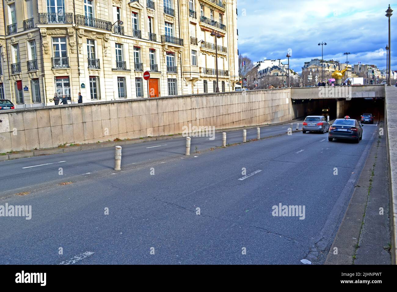 Flamme de la liberté, Pont d'Alma, Paris, France. Le tunnel sous le monument était l'endroit où Lady Diana avait eu un accident de voiture mortel. Mémorial non officiel. Banque D'Images