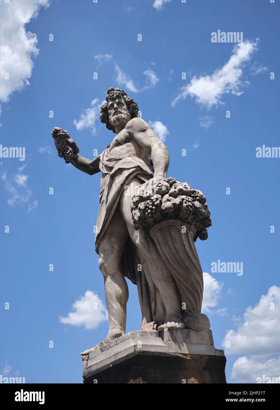 Statue d'automne par Giovanni Caccini Ponte Santa Trinita à Florence Italie Banque D'Images