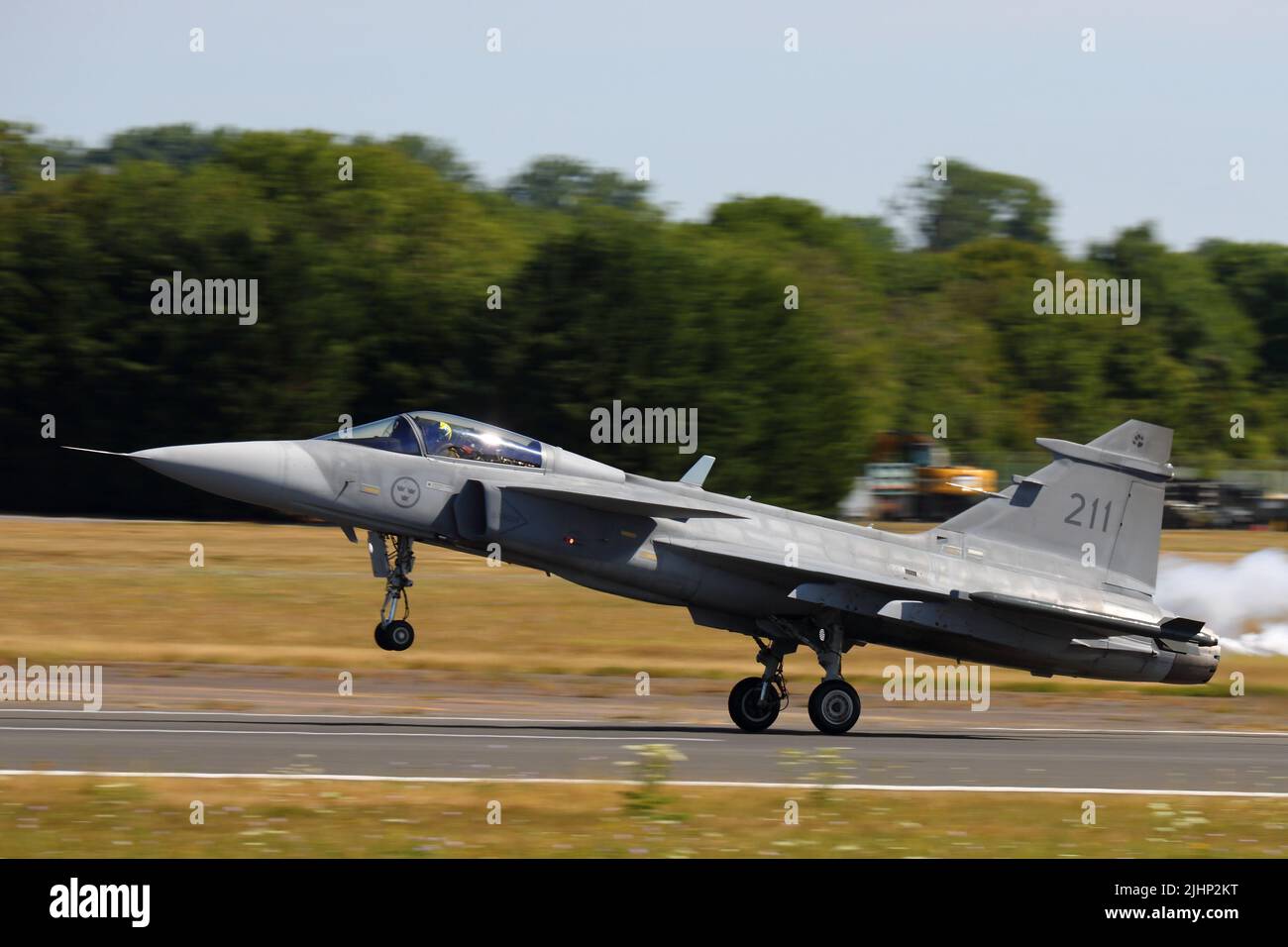 Fairford, Royaume-Uni. 16th juillet 2022. Swedish Saab Gripen décollage au Royal International Air Tattoo 2022 à RAF Fairford, Royaume-Uni Banque D'Images