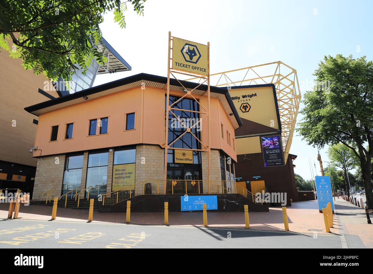 L'extérieur du stade du premier Leaguue équipe Wolverhampton Wanderers à Wolverhampton au Royaume-Uni Banque D'Images