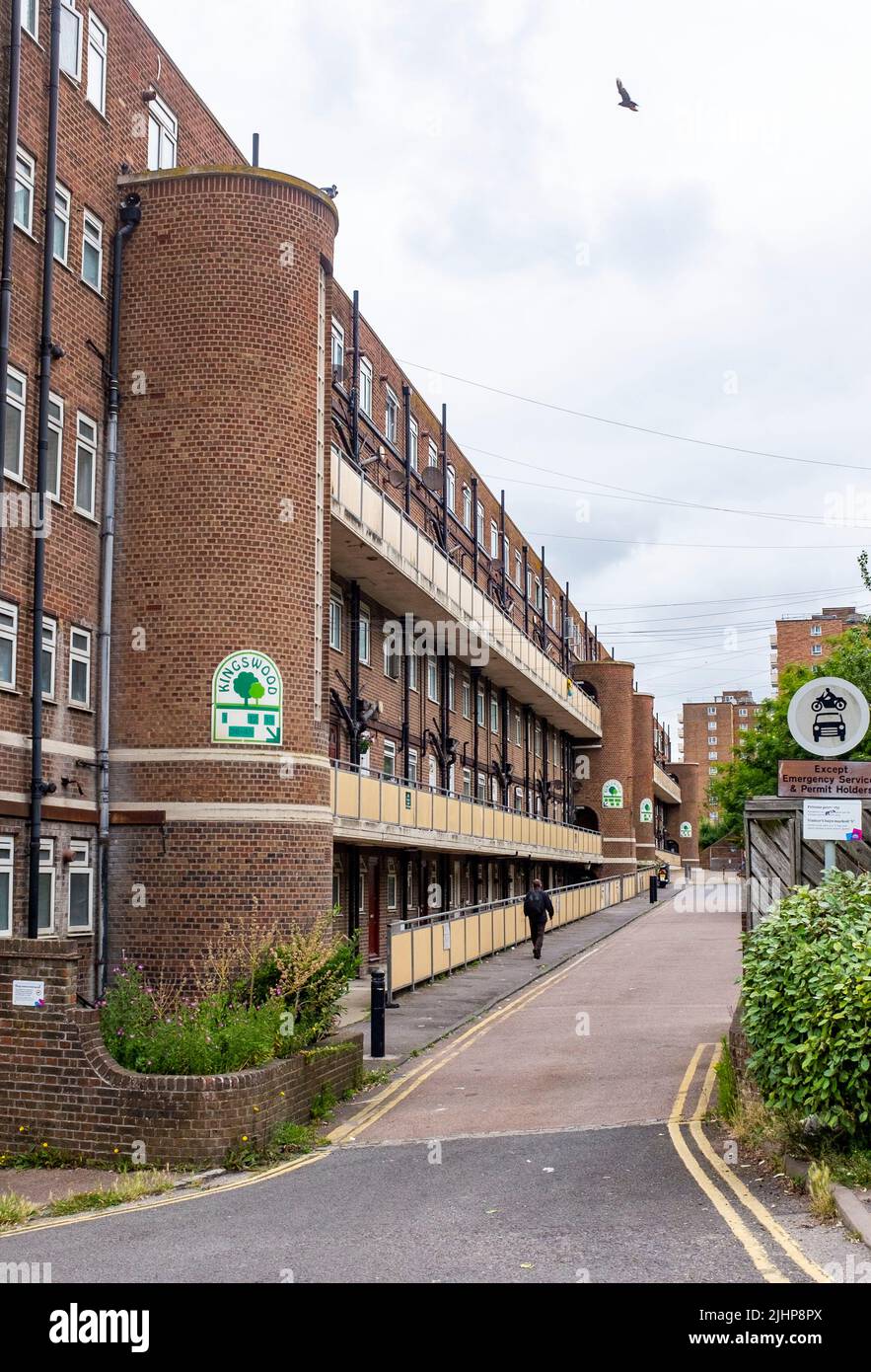 Les appartements Kingswood , Kingswood Street Brighton , Angleterre Royaume-Uni - Kingswood Flats, construit en 1938 en l'honneur de Sir Kingsley Wood Ministre de la Santé, responsable de la politique nationale de déstockage des taudis Photographie prise par Simon Dack Banque D'Images