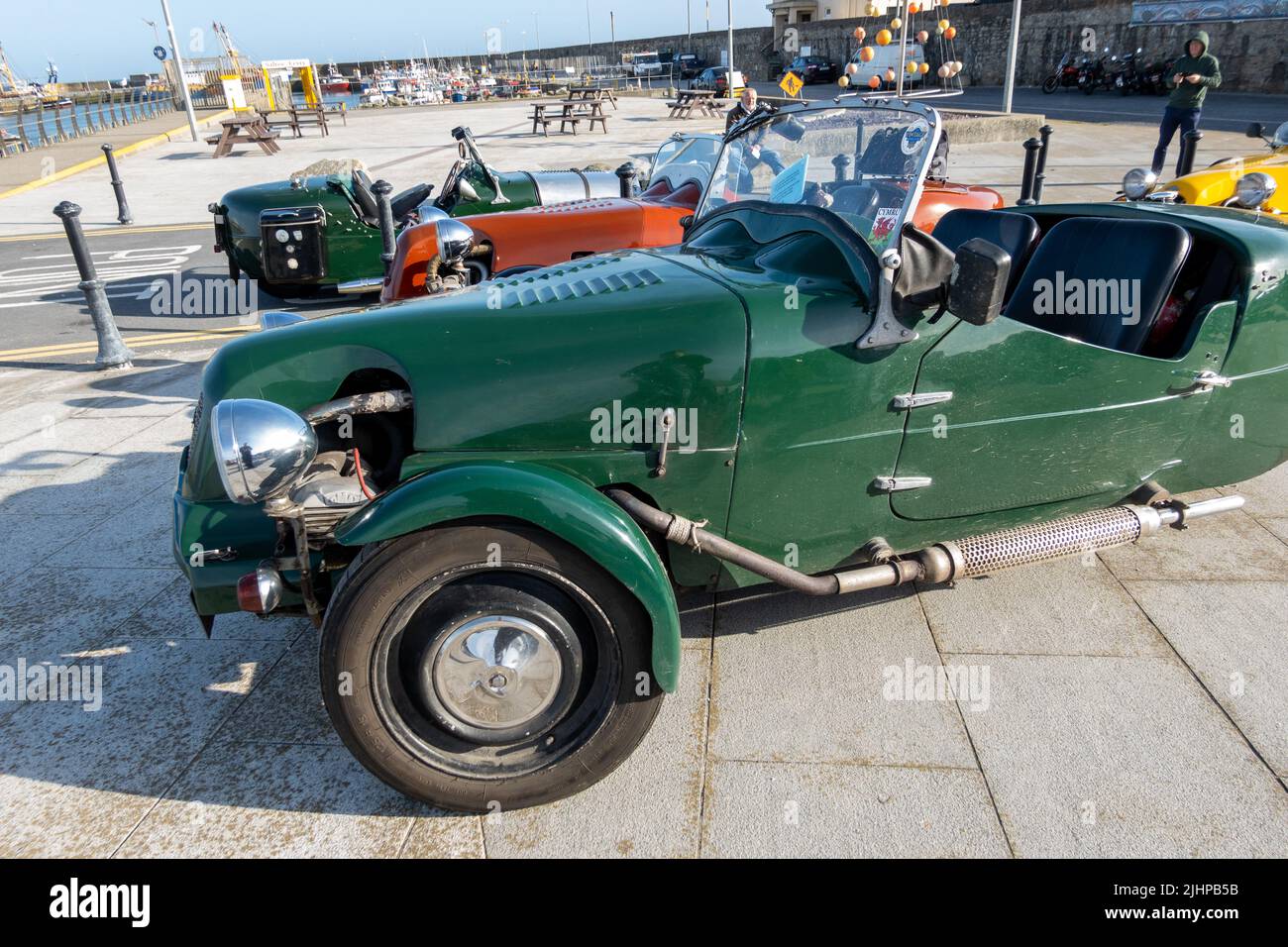 Voitures de collection vintage à Kilmore Quay, Irlande Banque D'Images