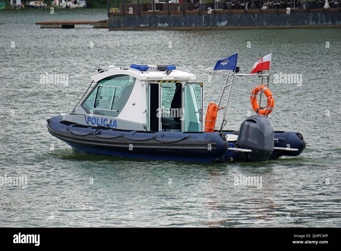 Mikolajki, Pologne, 20 juillet 2022 - bateau à moteur de police en patrouille Banque D'Images