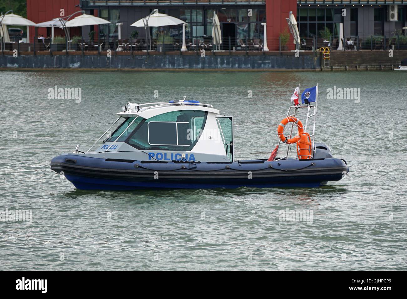 Mikolajki, Pologne, 20 juillet 2022 - bateau à moteur de police en patrouille Banque D'Images
