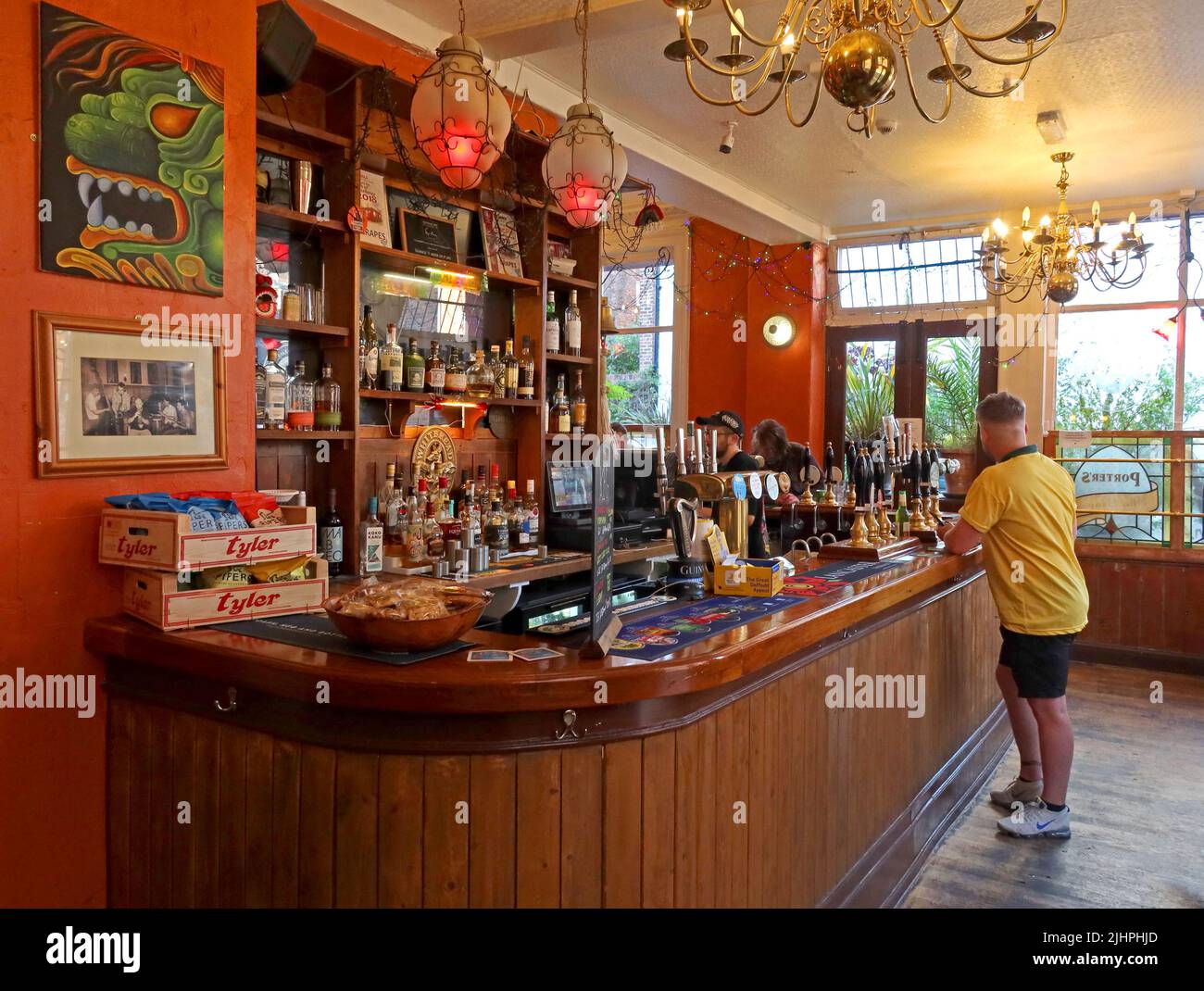 L'intérieur du pub raisin, 60 Roscoe Street , Liverpool, Merseyside, Angleterre, Royaume-Uni, L1 9DW Banque D'Images