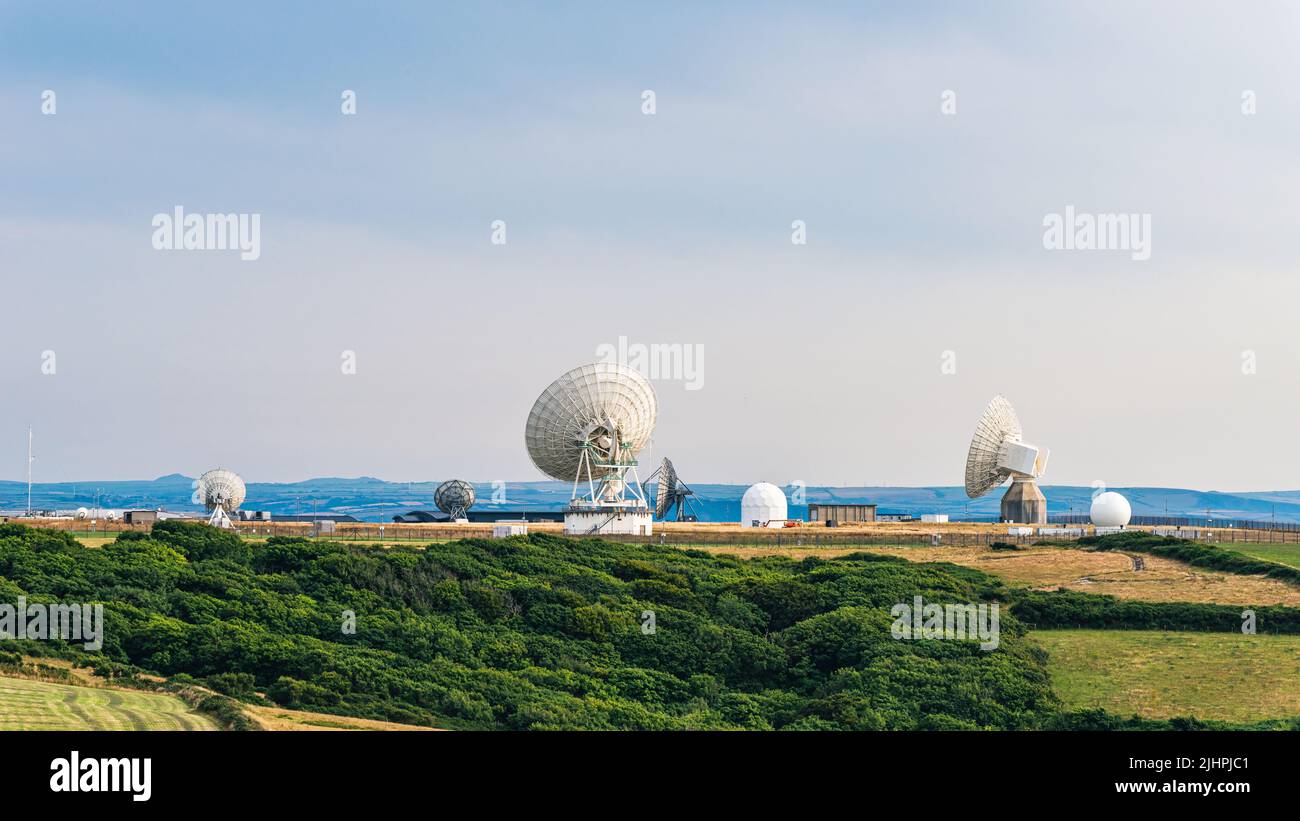 Champs et fermes sur GCHQ Bude, GCHQ composite signaux Organisation Station Morwenstow, Cornwall, Angleterre Banque D'Images