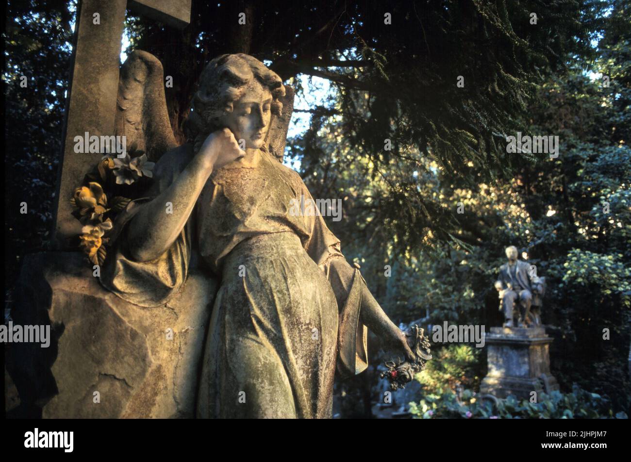 Gênes (Italie), cimetière monumental Staglieno, statues et tombes de style Liberty et Art déco Banque D'Images