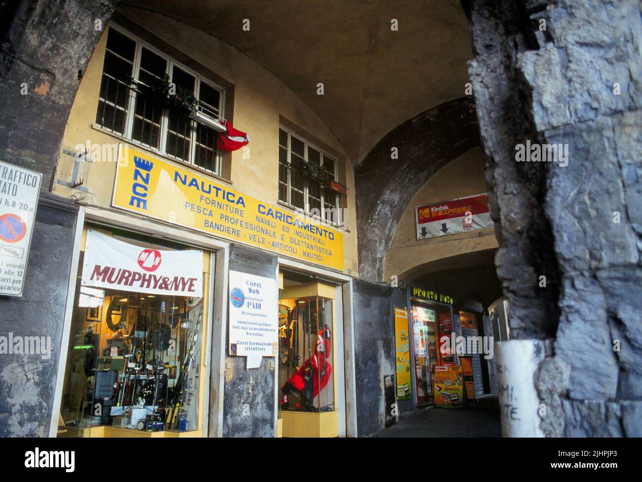 Gênes (Italie), magasin de fournitures navales à Sottoripa porticos Banque D'Images